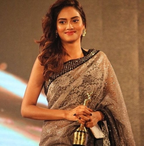 nusrat jahan with her tele cine award