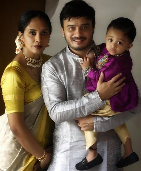 sunil raoh with wife and son